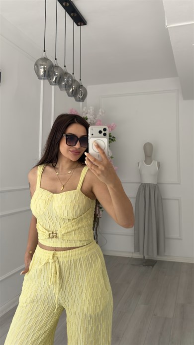 Sarı Pantolon Toka Detaylı Bluz Takım