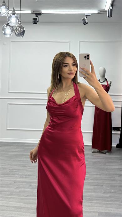 Sırt Detaylı Saten Uzun Elbise-Kırmızı