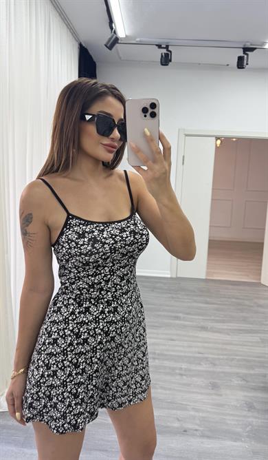 Siyah Çiçek Desenli Askılı Mini Şort