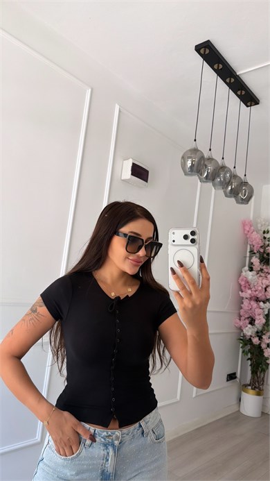 Siyah Çıtçıtlılı Bağcıklı Kısa Kollu Bluz