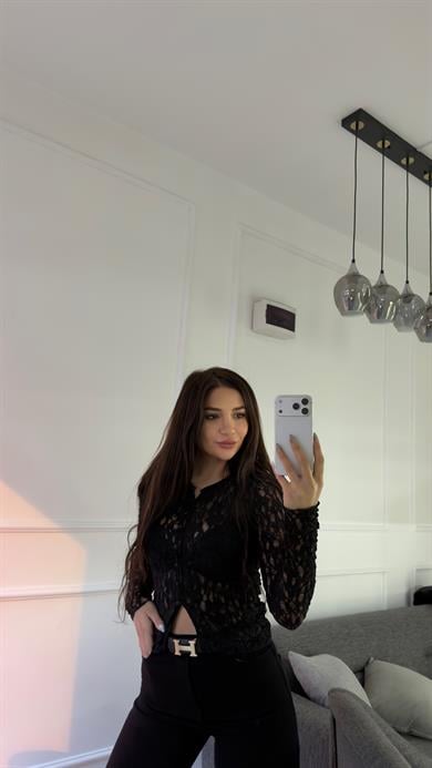 Siyah Dantel Transparan Düğmeli Bluz 