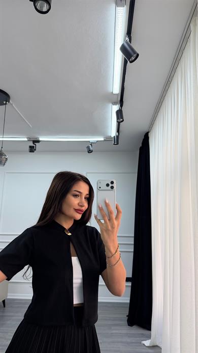 Siyah Önden Düğme Detaylı Örme Bluz