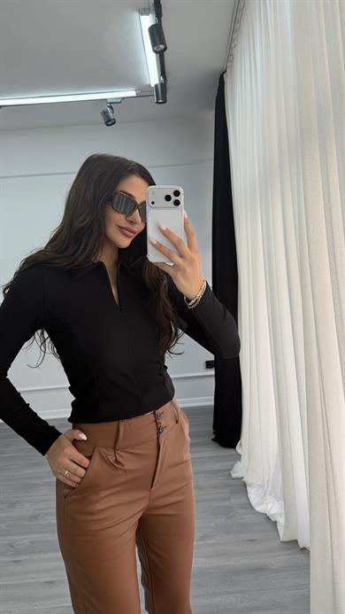 Siyah Polo Yaka Yarım Fermuarlı Esnek Bluz