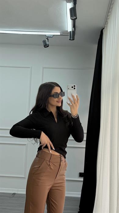 Siyah Polo Yaka Yarım Fermuarlı Esnek Bluz