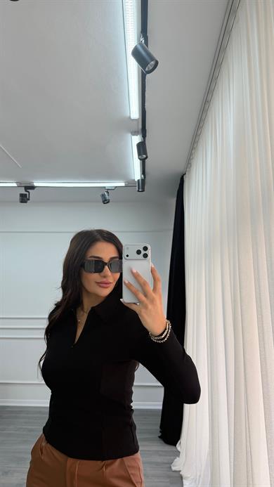 Siyah Polo Yaka Yarım Fermuarlı Esnek Bluz