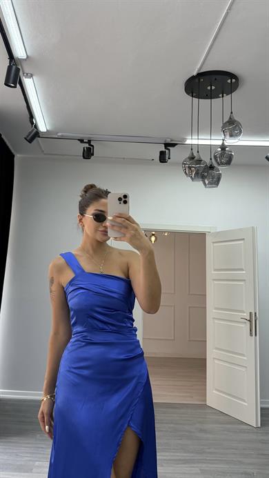 Tek Omuzlu Drabeli Yırtmaçlı Elbise-Mavi