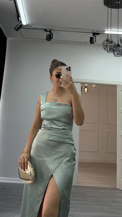 Tek Omuzlu Drabeli Yırtmaçlı Elbise-Su Yeşil 