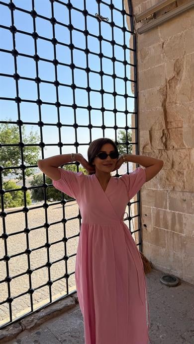 V Yaka Belden Bağlamalı Müslin Elbise PEMBE