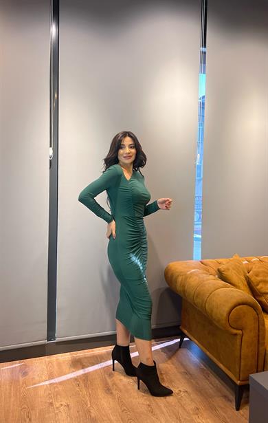 Yeşil Büzgülü Asimetrik Yaka Midi Örme Elbise