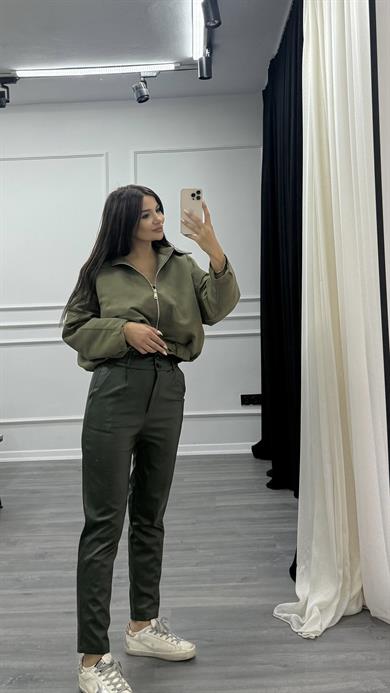 Yeşil Düğme Detaylı İçi Süet Havuç Kesim Deri Pantolon