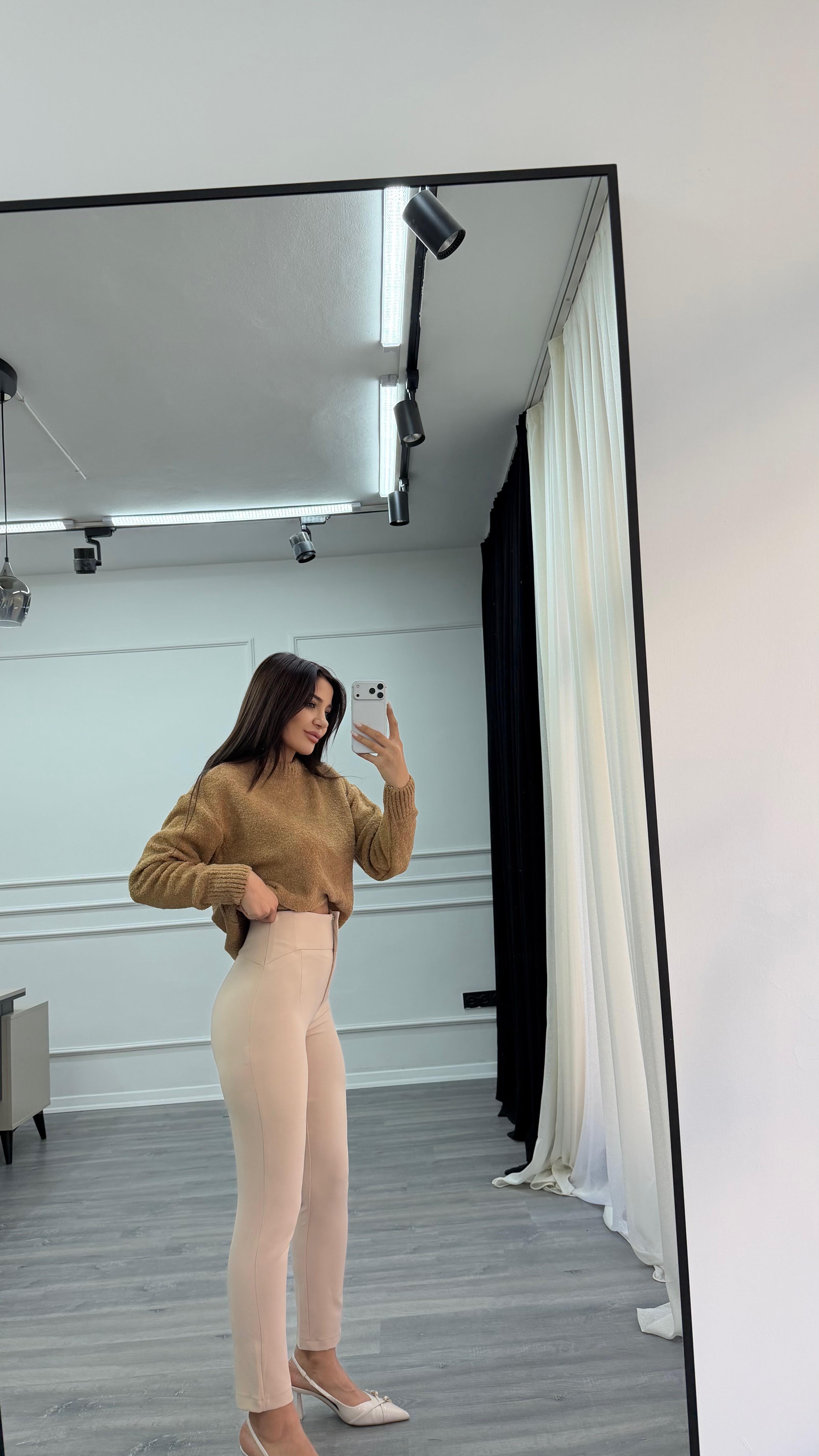 Bej  Yüksek Bel Havuç Kesim Kumaş Pantolon