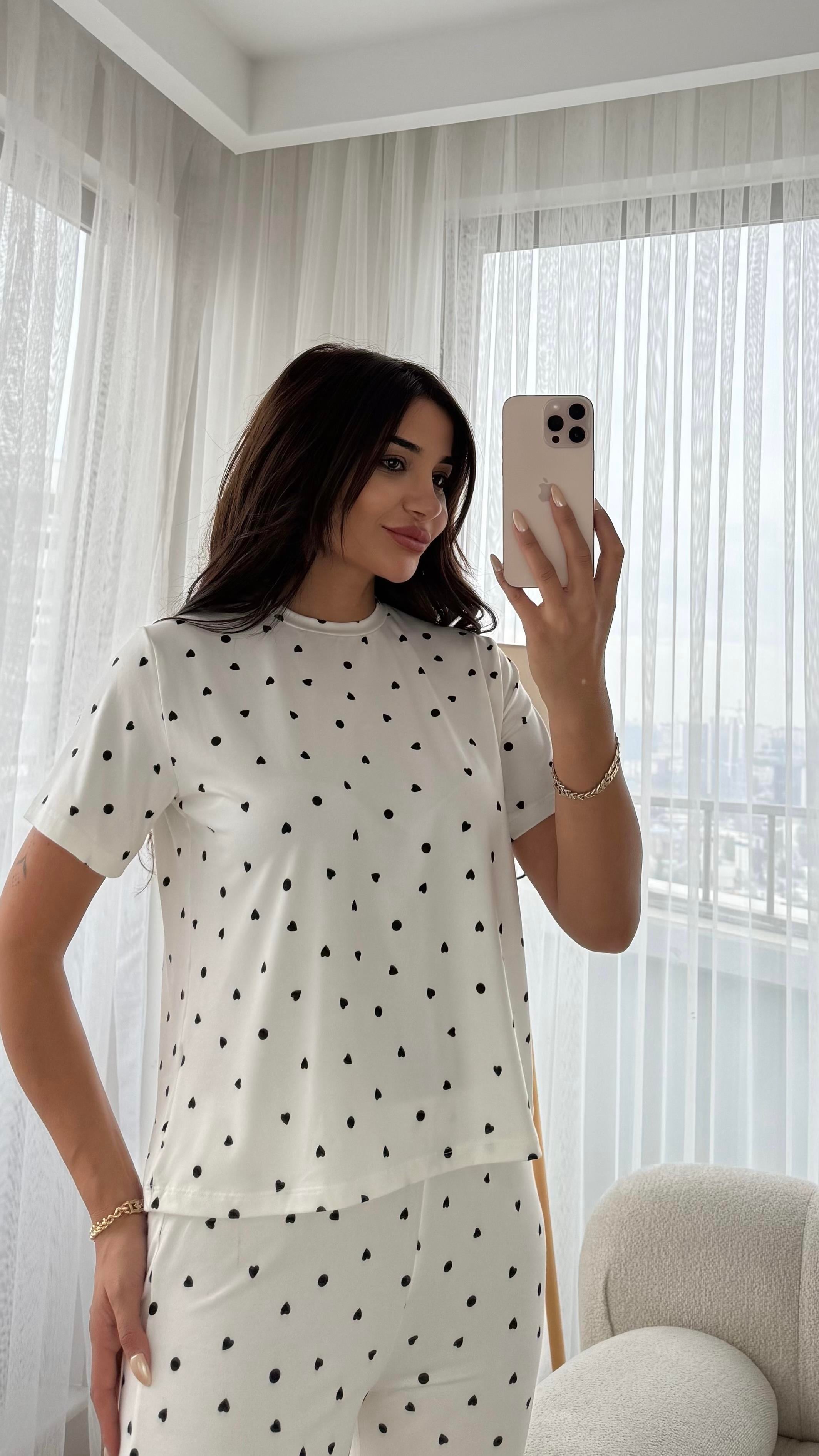 Beyaz Premium Kalite Kısa Kollu Siyah Kalp Desenli Pijama Takımı