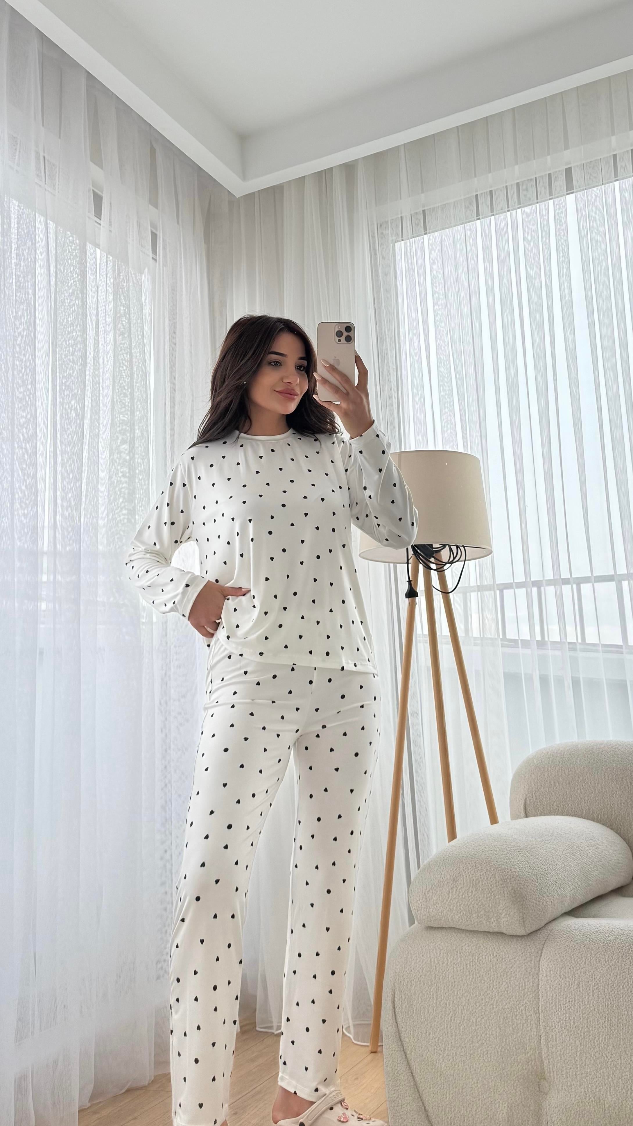 Beyaz Premium Kalite Uzun Kollu Siyah Kalp Desenli Pijama Takımı