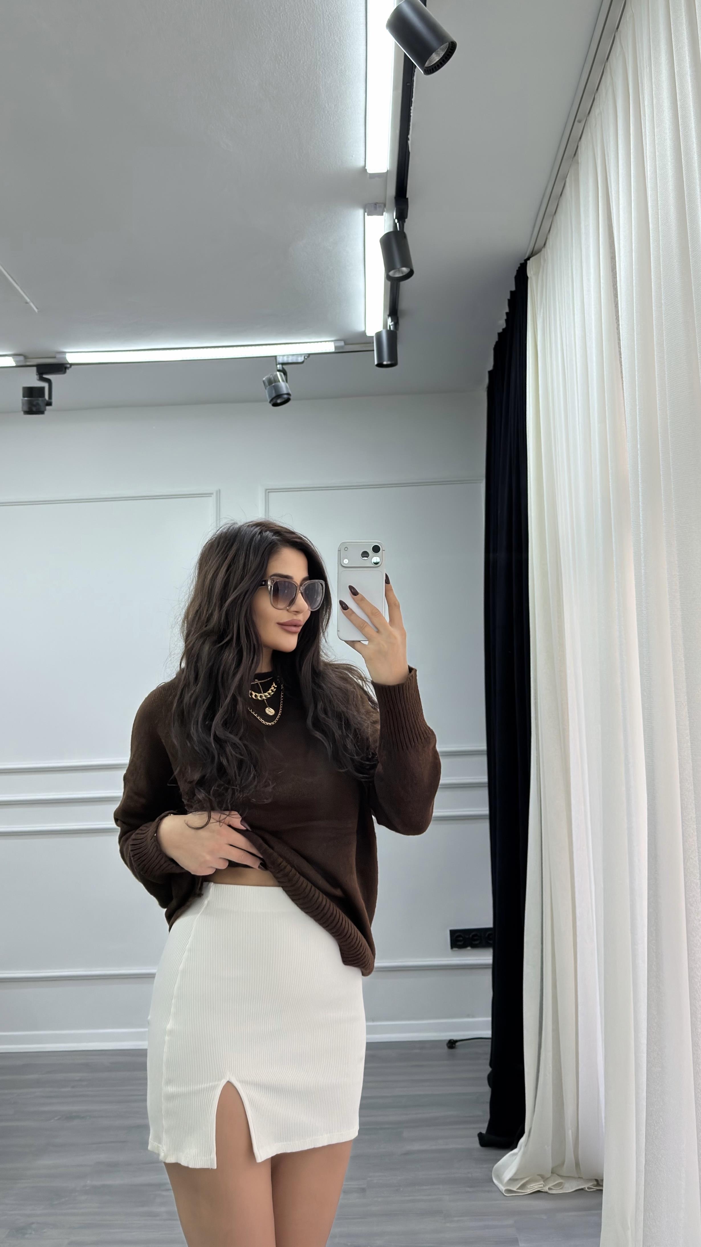 Ekru Beli Lastikli Yırtmaçlı Kısa Etek 