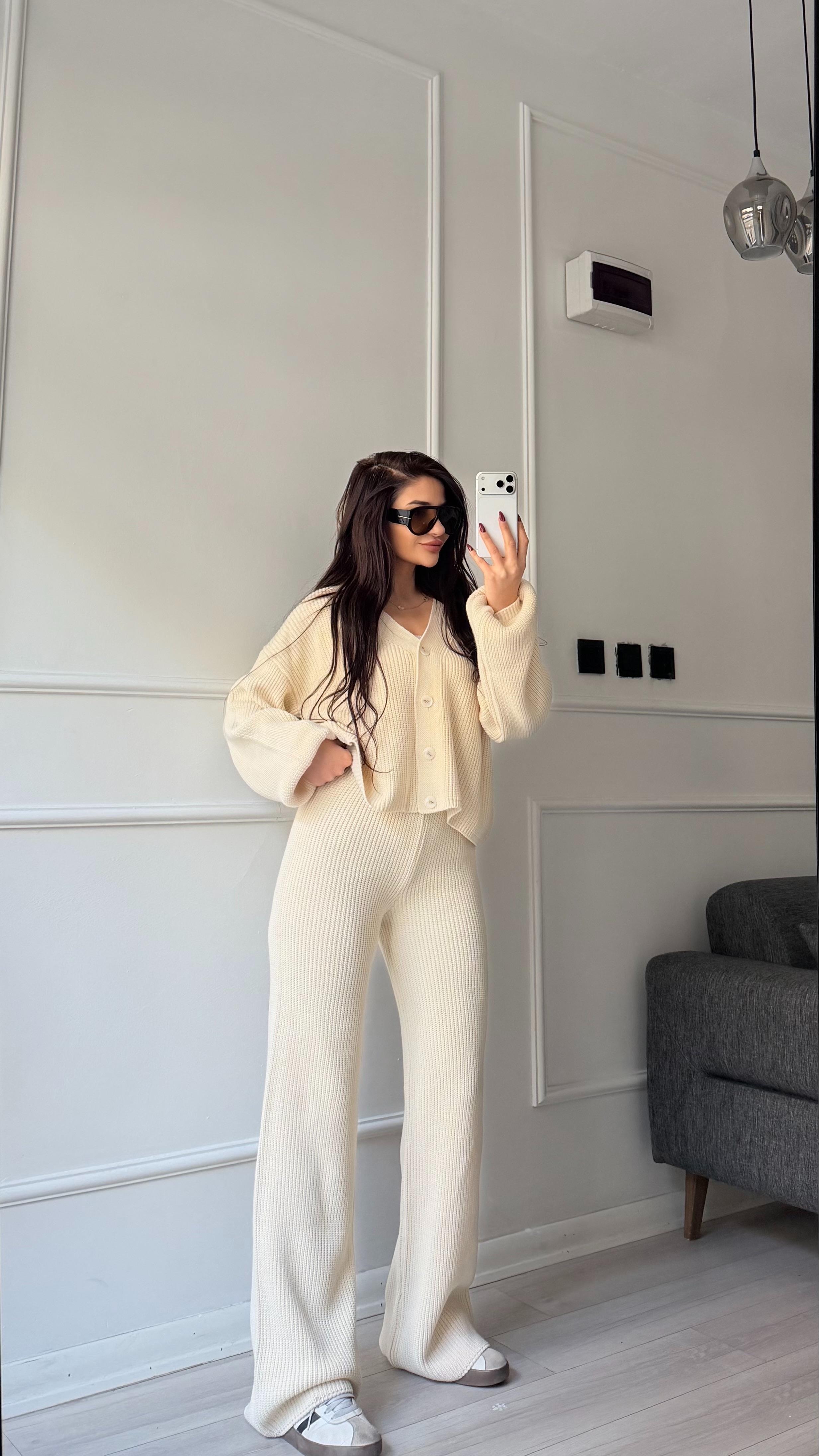 Ekru Düğme Detaylı Örme Takım