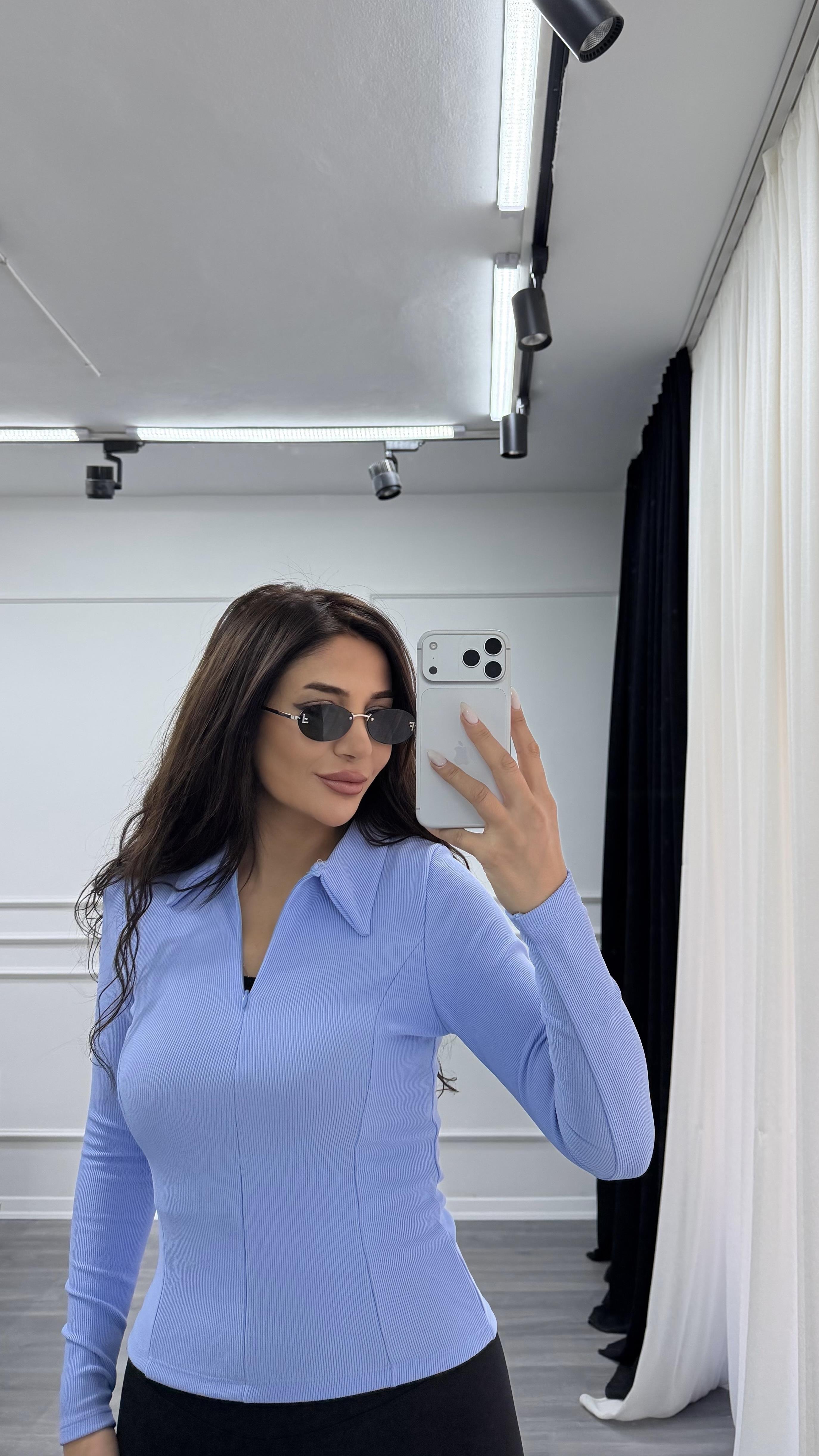 Mavi Polo Yaka Yarım Fermuarlı Esnek Bluz