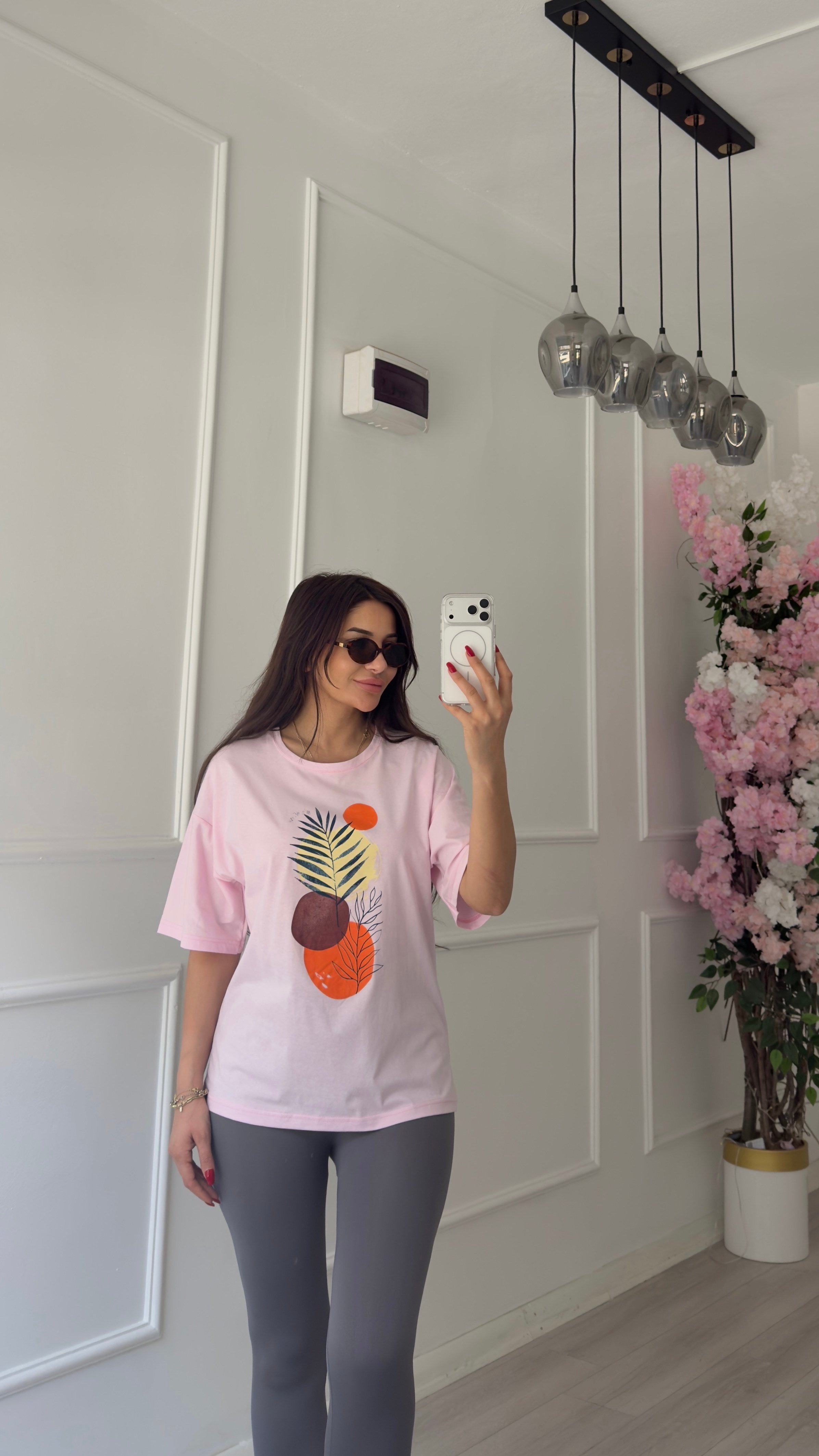 Pembe Çiçek Desenli Tişört