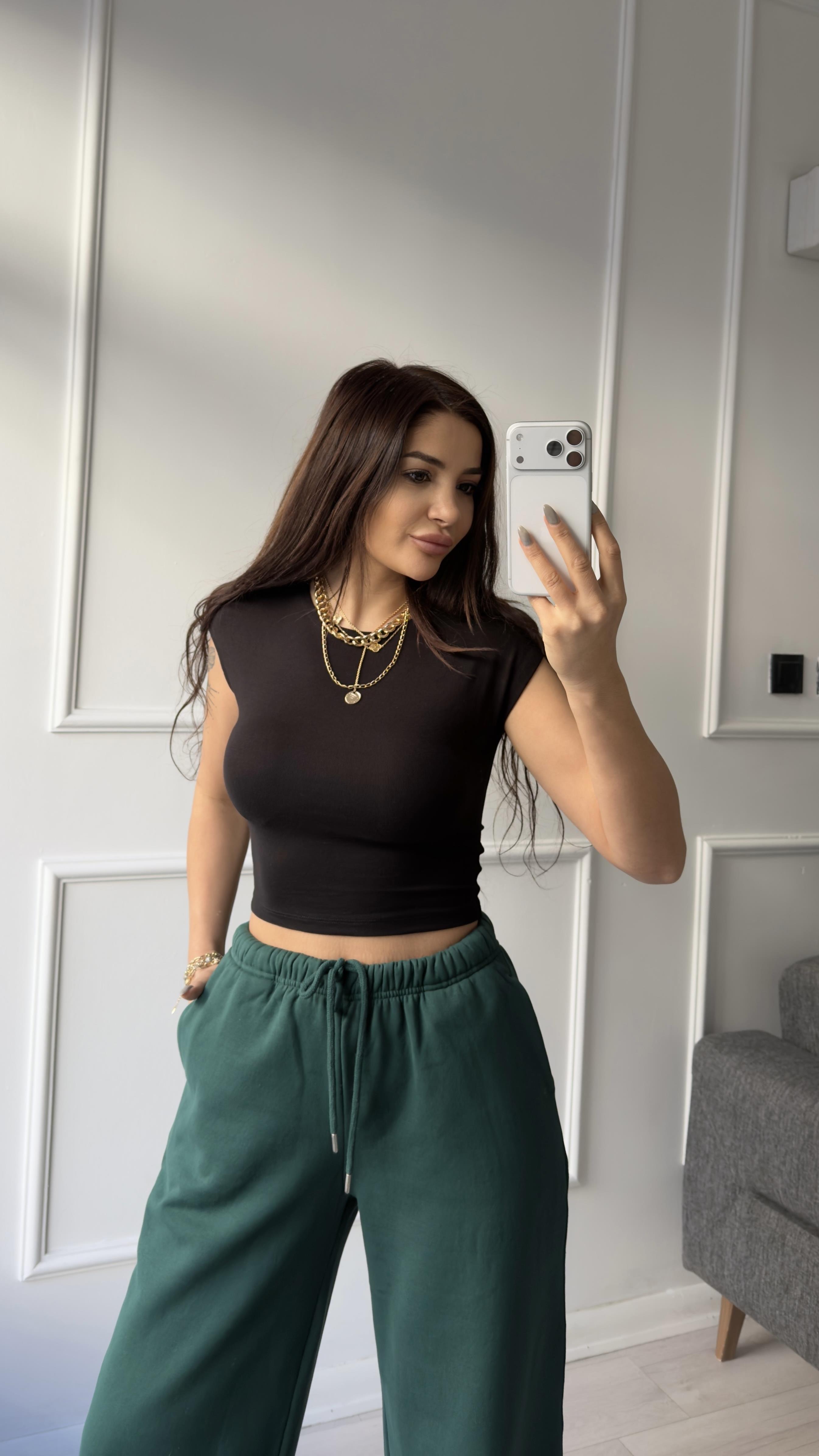 Siyah Bisiklet Yaka Kısa Kollu Bluz