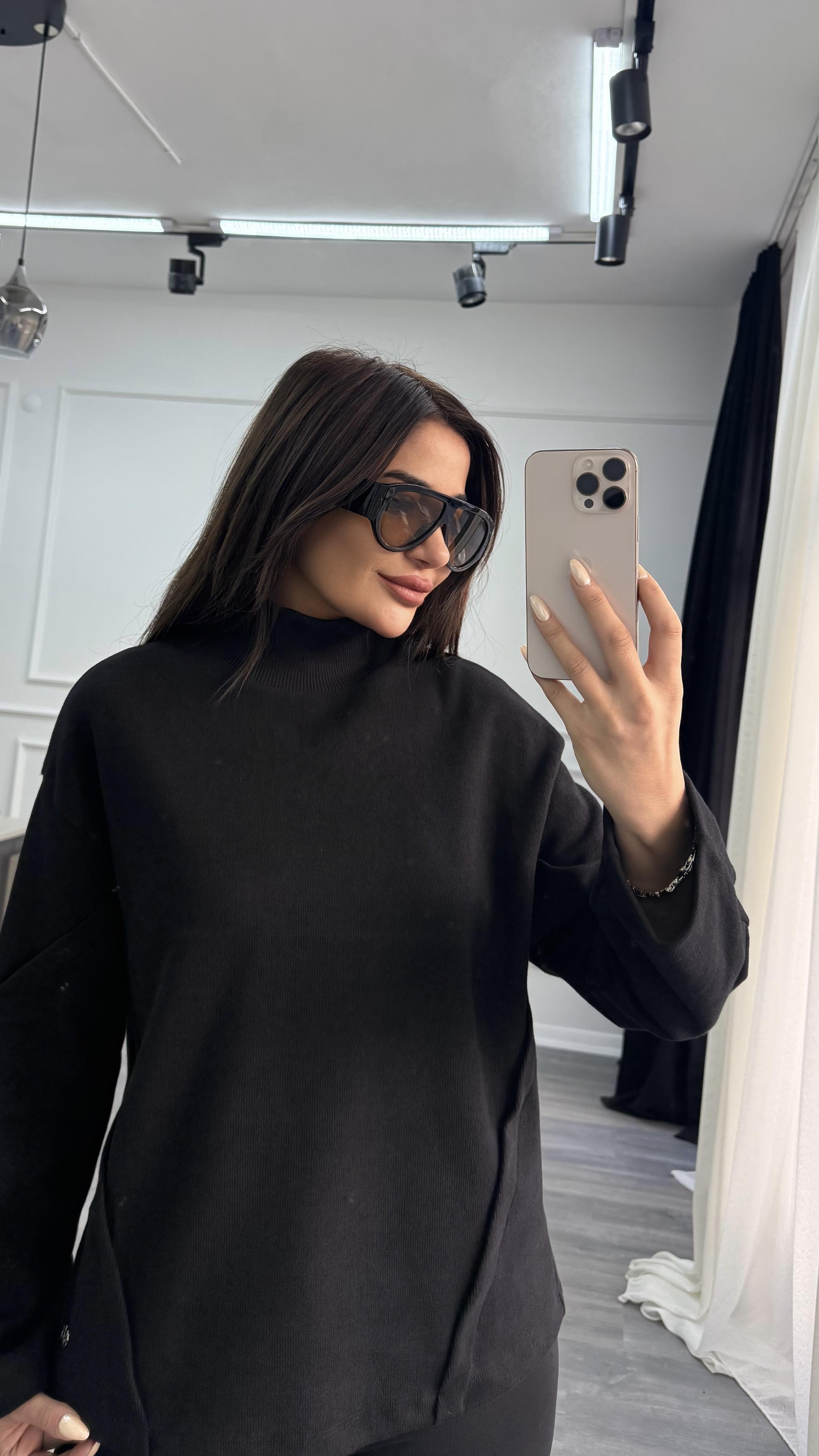 Siyah Dik Yaka Dikişli Sweatshirt 