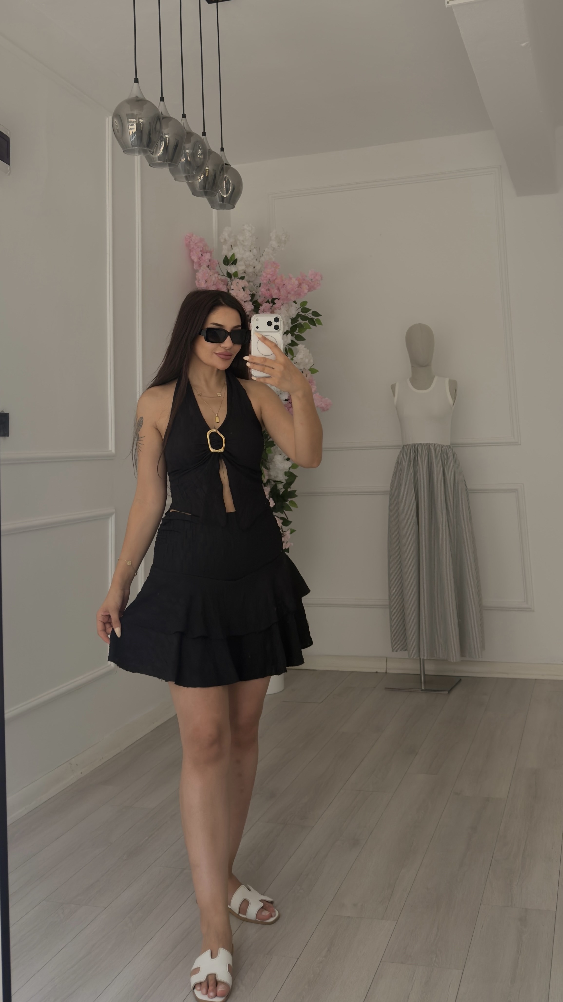 Siyah Toka Detaylı Şortlu Etek Bluz Takım