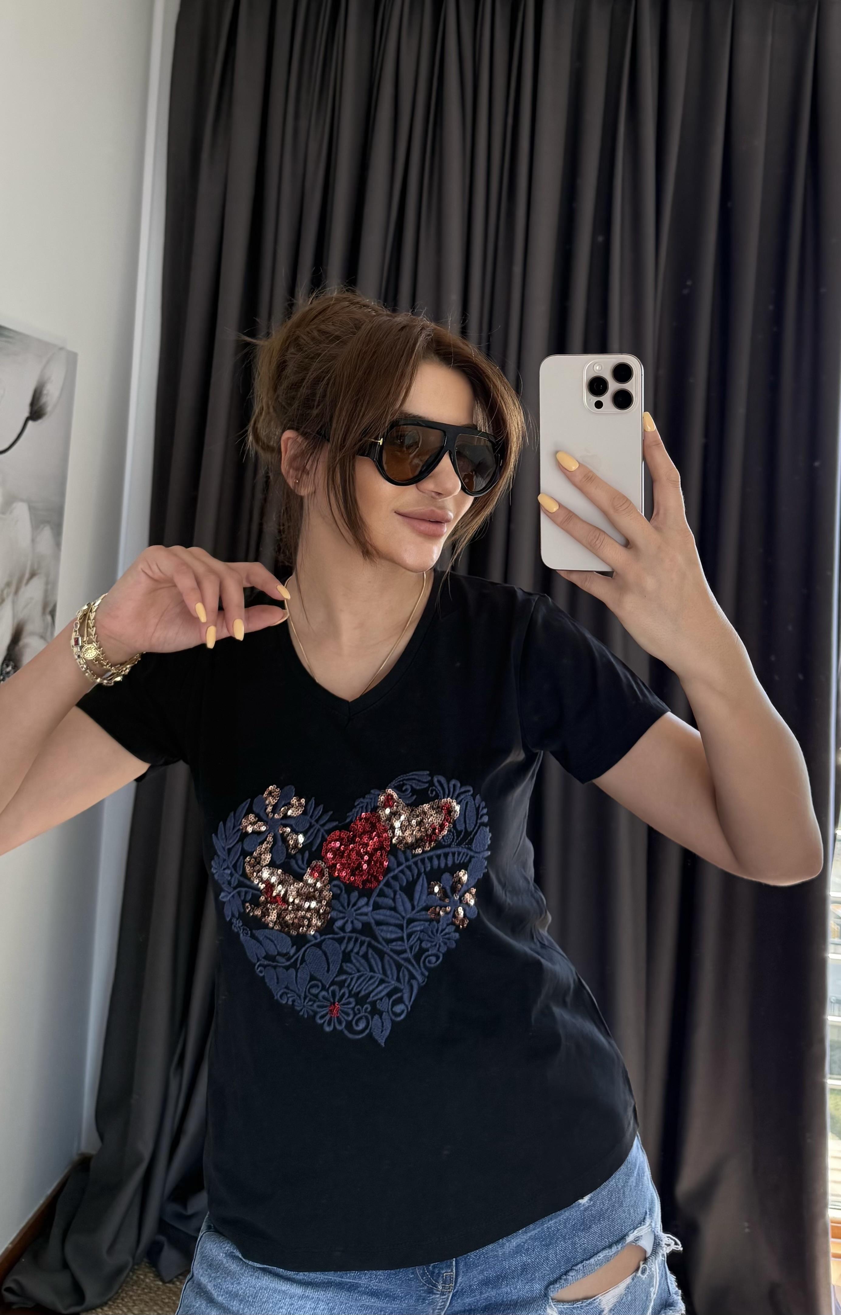 Siyah Yeni Sezon %100 Pamuk T-shirt-kalp Işlemeli