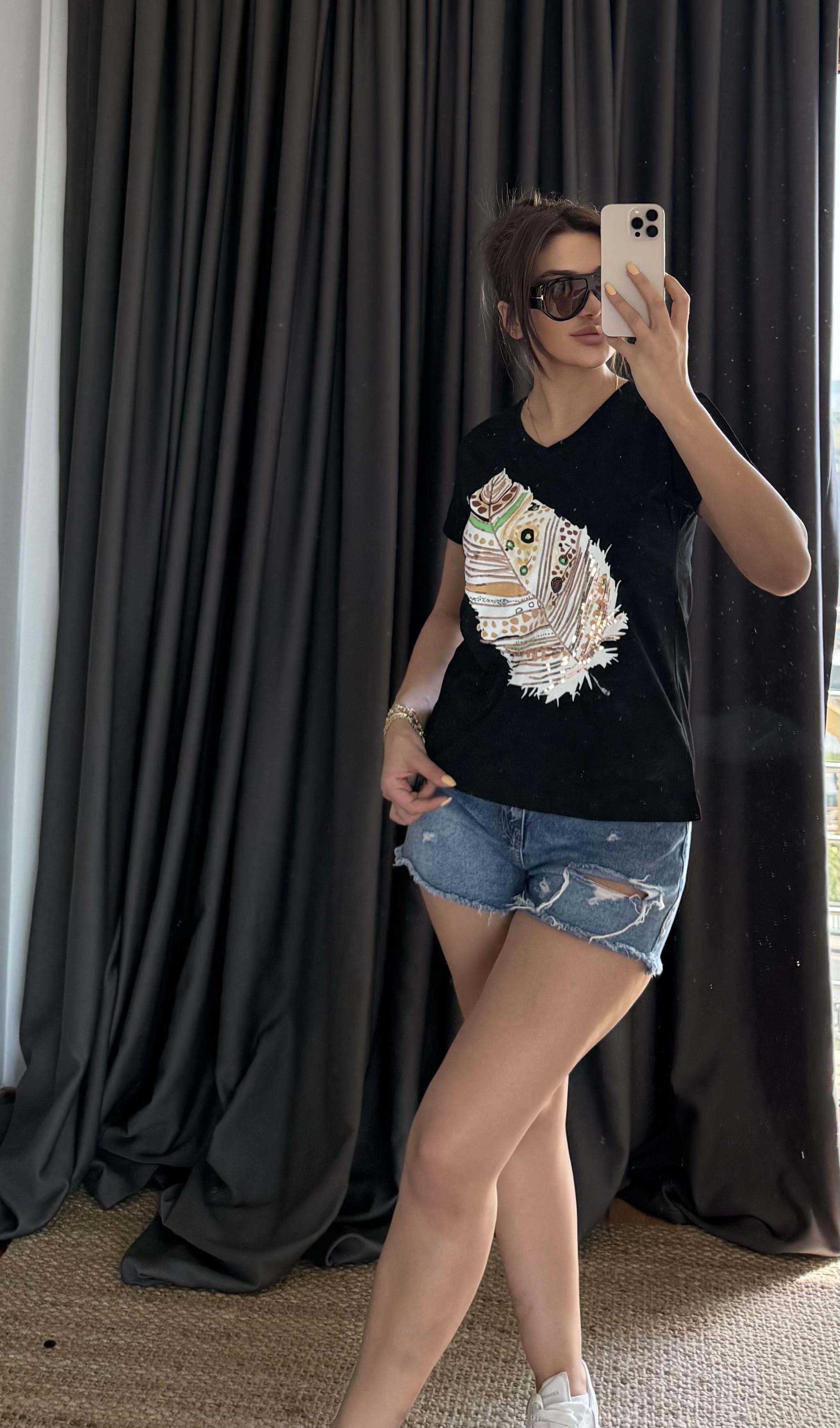 Siyah Yeni Sezon %100 Pamuk T-shirt-Yaprak Pul Payet İşlemeli