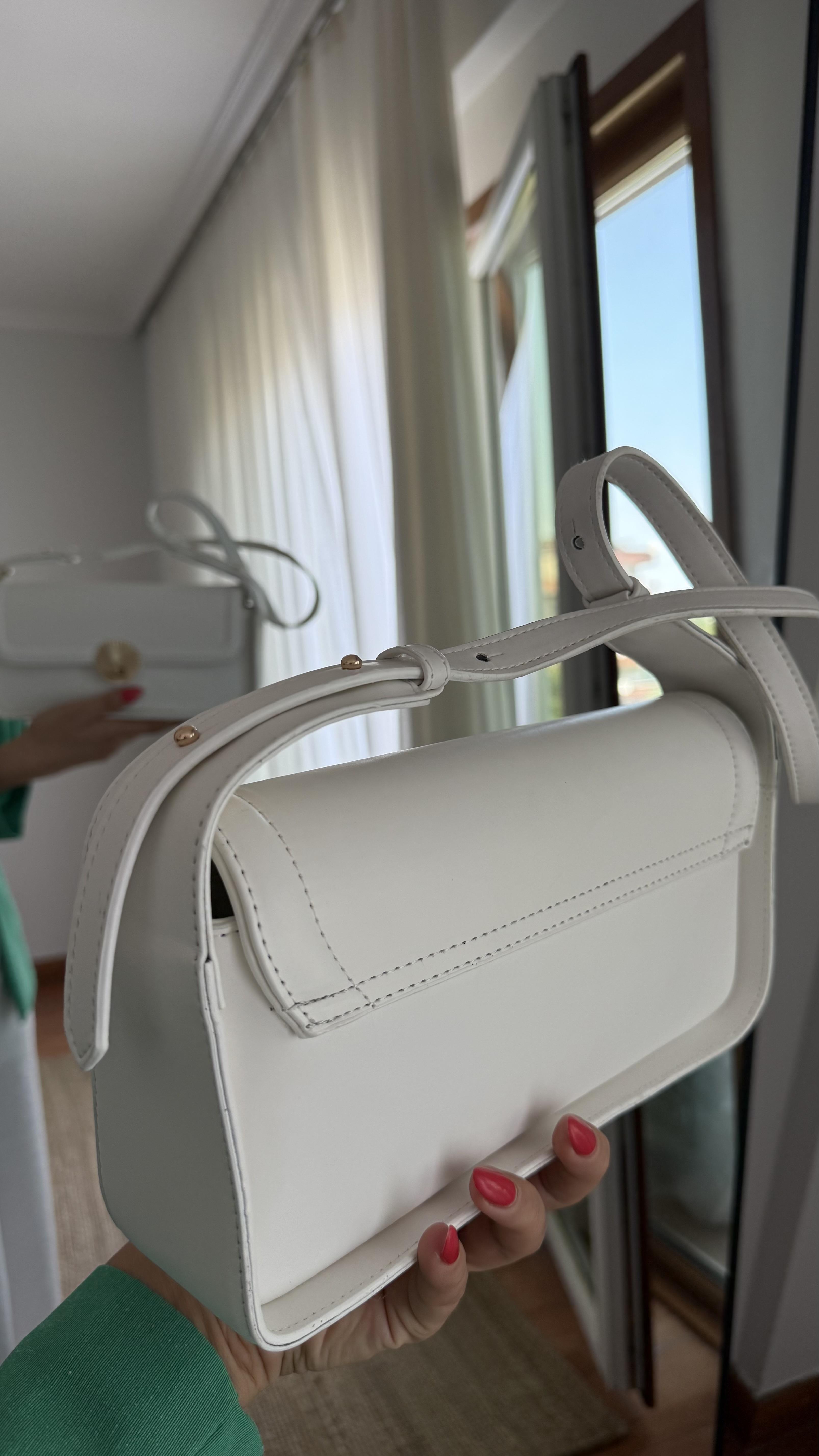 Yedek Askılı Beyaz Deri Omuz Çantası Kadınlar için Küçük Sığır Derisi Çapraz Askılı Çanta Moda Kapaklı Cüzdan Kadın Zarif El Çantası