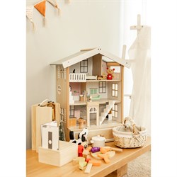 Classic World Ahşap Happy Bebek Evi