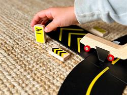 Waytoplay - Roadblocks Set Airport Signs