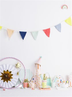 Meri Meri - Multicolor Knitted Flag Garland - Renkli Örme Bayraklar Asılan Süs