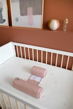 Yan Yatma yastığı, Old pink