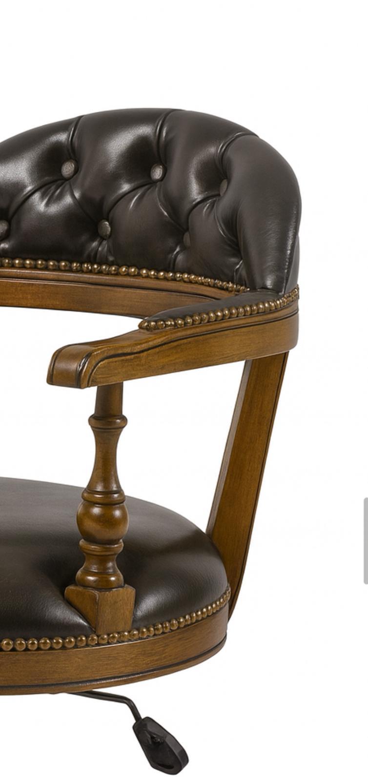 Kapitone Çalışma Sandalyesi – Kayın Ağacı İskelet | Parlak Ceviz Renk | Tam Kolçak | Amortisörlü | Tekerlekli