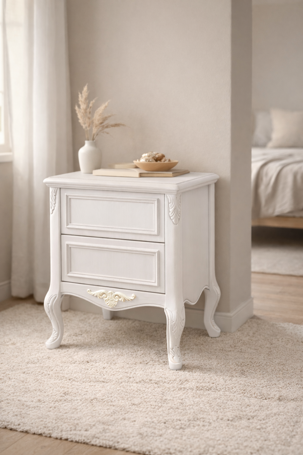 Klasik Beyaz Komodin – 2 Çekmeceli Oymalı Ayaklı Komodin 56x66 cm