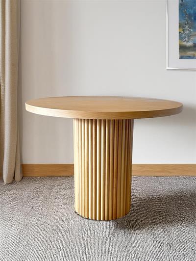  Aura Naturel Renk Yuvarlak Ahşap Masa Takımı 100x100 Cm - 4 Naturel Renk Hazeranlı Oval Sırtlı Sandalye Bohem & İskandinav Şık Tasarım