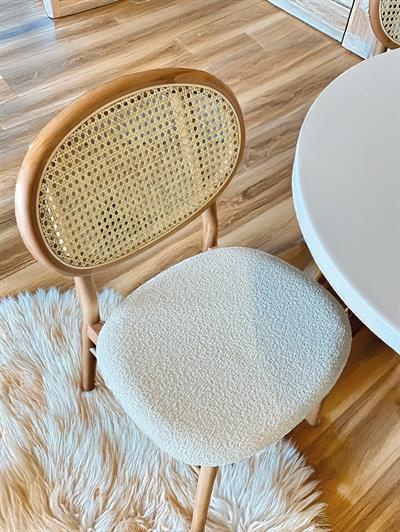 Begonya Ahşap Beyaz Tabla Naturel Ayak Oval Masa Takımı 170x90 Cm - 6 Sandalyeli Doğal Hazeranlı İskandinav Şık Tasarım 