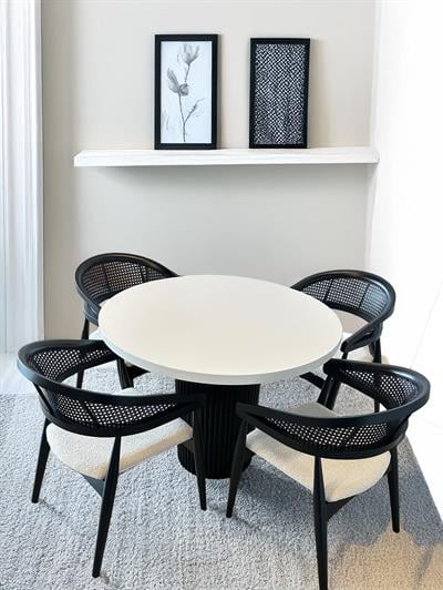 Luca Beyaz Tabla Siyah Ayaklı Yuvarlak Ahşap Masa Takımı 100x100 Cm - 4 Siyah Renk Hazeranlı Ahşap Sandalye Bohem & İskandinav Şık Tasarım