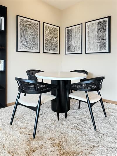 Luca Beyaz Tabla Siyah Ayaklı Yuvarlak Ahşap Masa Takımı 110x110 Cm - 4 Siyah Renk Hazeranlı Ahşap Sandalye Bohem & İskandinav Şık Tasarım