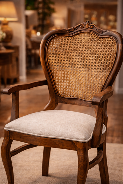 Boyne Doğal Ahşap Kayın Ceviz Renk Hazeranlı Kolçaklı Sandalye Detaylı İşçilik Modern Şık Tasarım