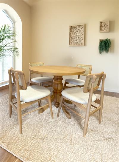 Galata Naturel Renk Yuvarlak Ahşap Masa Takımı 120x120 - 4 Adet Naturel Renk Hazeranlı Sandalye Bohem & İskandinav Şık Tasarım