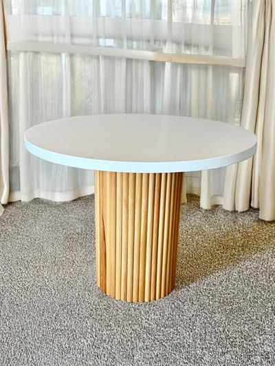 Leydi Beyaz Tabla Naturel Ayaklı Yuvarlak Ahşap Masa Takımı 110x110 Cm - 4 Naturel Renk Hazeranlı Sandalye Bohem & İskandinav Şık Tasarım