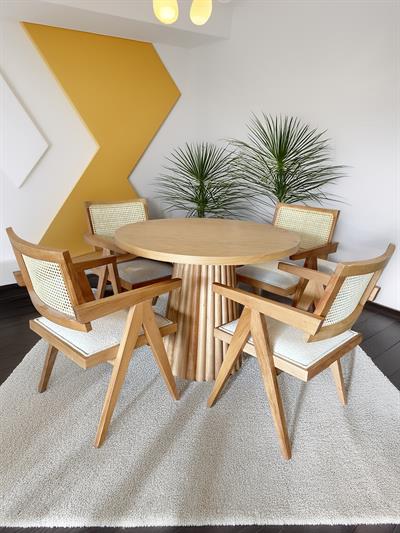 Milano Naturel Renk Ahşap Yuvarlak Masa Takımı 100x100 Cm - 4 Adet Naturel Renk Hazeranlı Kol Destekli Sandalye Bohem & İskandinav Şık Tasarım