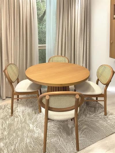 Violet Naturel Renk Yuvarlak Ahşap Masa Takımı 120x120 Cm - 4 Naturel Renk Hazeranlı Sandalye Bohem & İskandinav Şık Tasarım