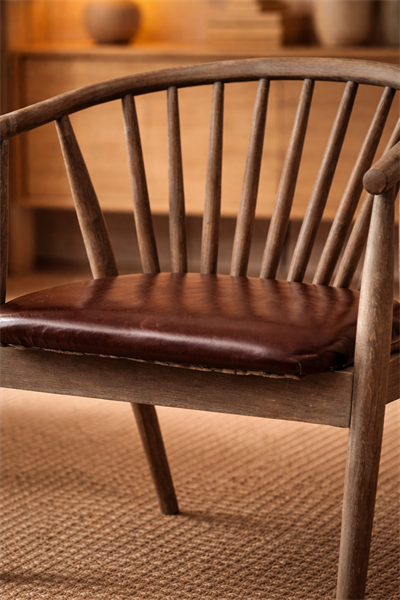 Rizoma Natural Ahşap Masif Eskitme Kayın Sandalye Kahverengi Deri Döşemeli Detaylı İşçilik Modern Şık Tasarım