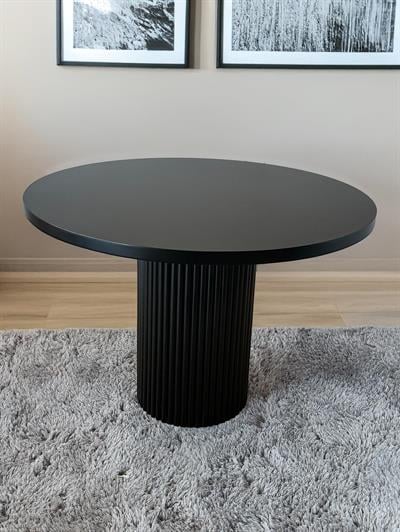 Lora Siyah Renk Yuvarlak Ahşap Masa Takımı 100x100 Cm - 4 Siyah Renk Hazeranlı Ahşap Sandalye Bohem & İskandinav Şık Tasarım