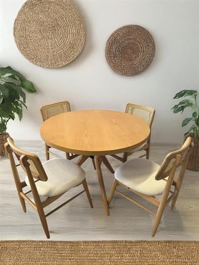 Simge Naturel Renk Yuvarlak Ahşap Masa Takımı 100x100 Cm - 4 Naturel Renk Hazeranlı Sandalye İskandinav Şık Tasarım