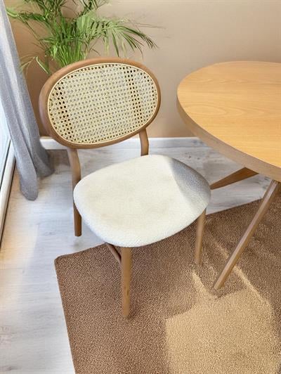 Sina Ahşap Naturel Yuvarlak Masa Takımı 100x100 Cm - 4 Naturel Hazeranlı Oval Sırtlı Sandalye İskandinav Şık Tasarım