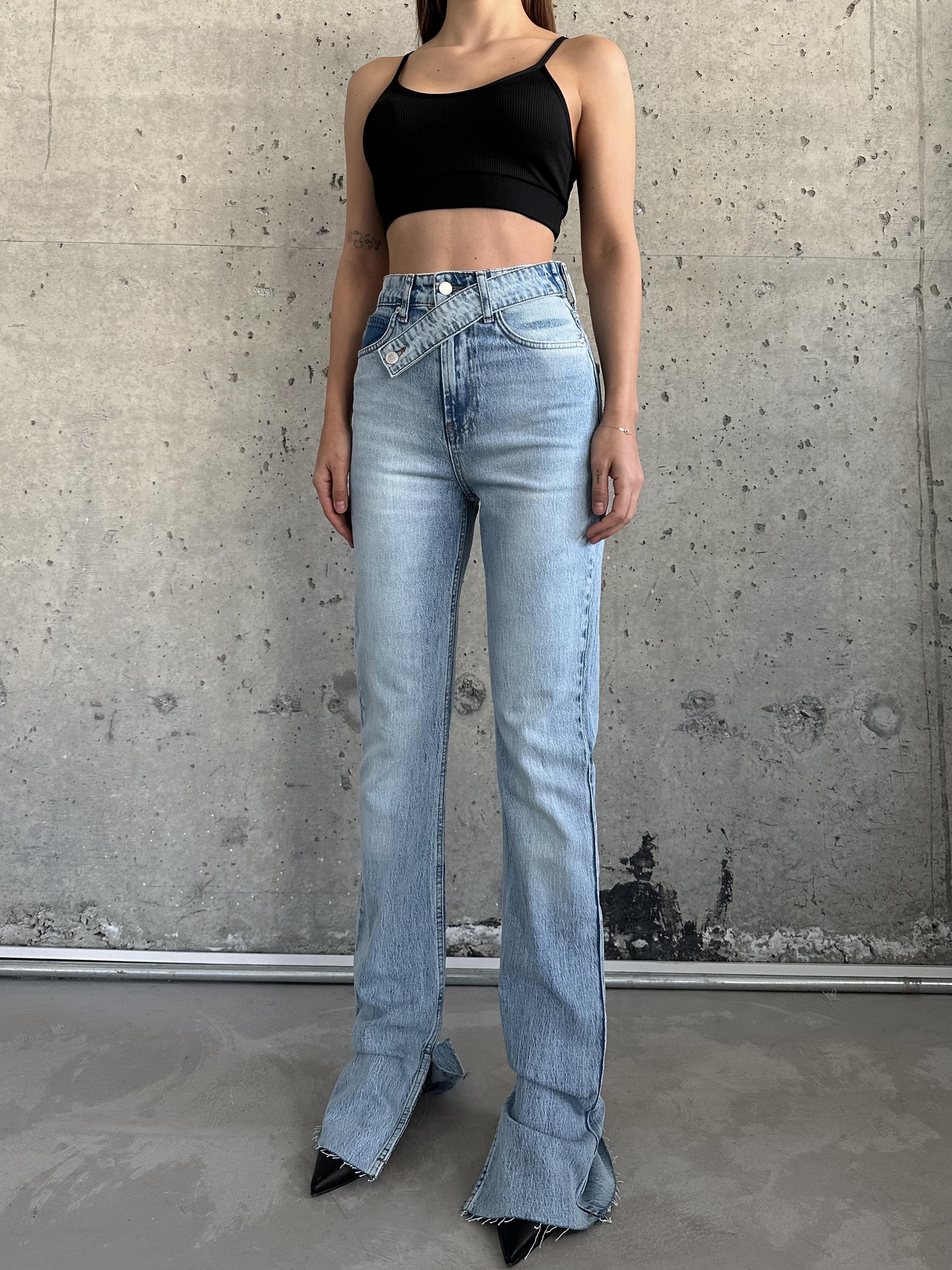 Kemerli Paçası Yırtmaçlı Straight Jean
