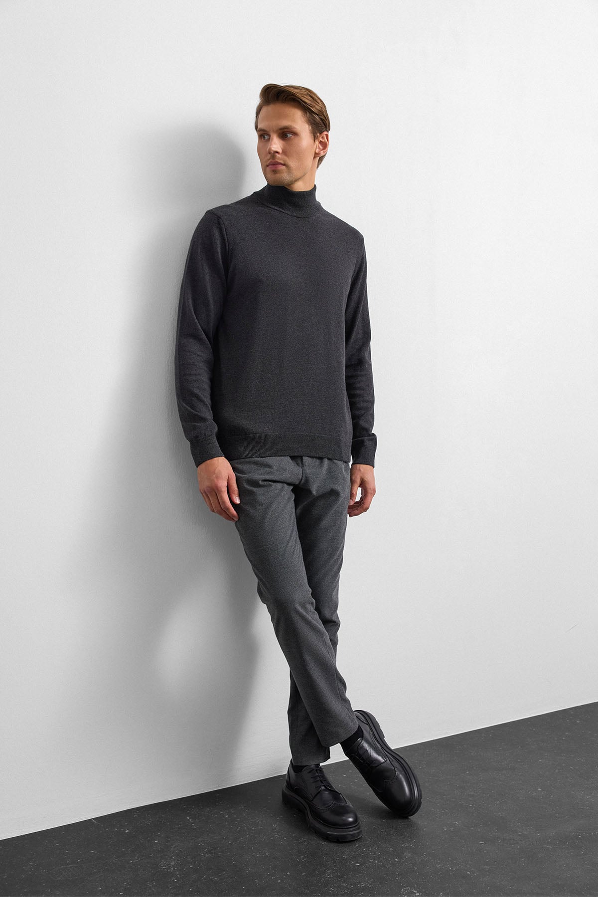 Antrasit Regular Fit Balıkçı Yaka Triko Kazak