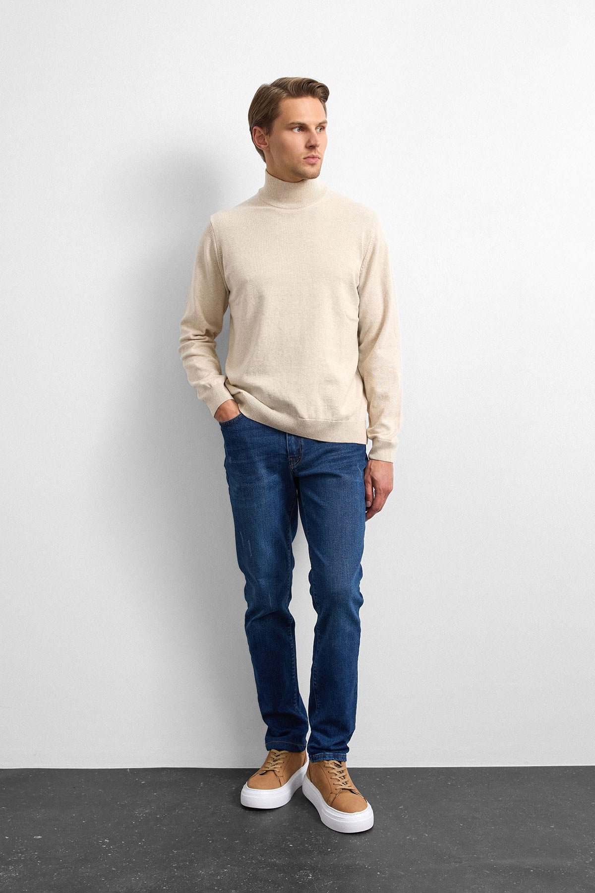 Bej Regular Fit Balıkçı Yaka Triko Kazak