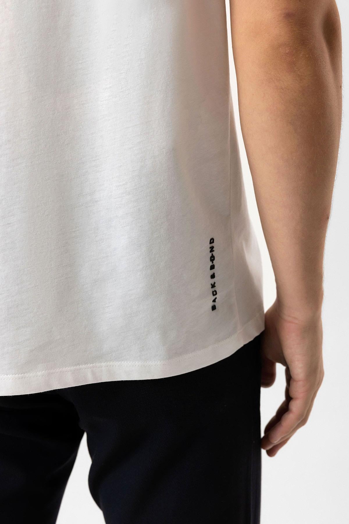 Beyaz Regular Fit Bisiklet Yaka Baskılı Tişört